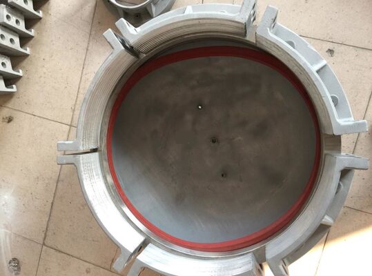 End Closure For Plastic Pipes With Hold Clamp Compression Bolts And Vent Valve For Secure Sealing In Pressure Equipment