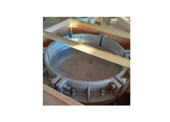 End Closure For Plastic Pipes Providing Secure Sealing with Split Clamping Structure and One Time Installation Success